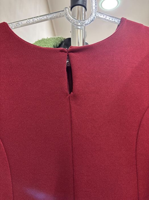 Дамска бордо рокля миди с панделка