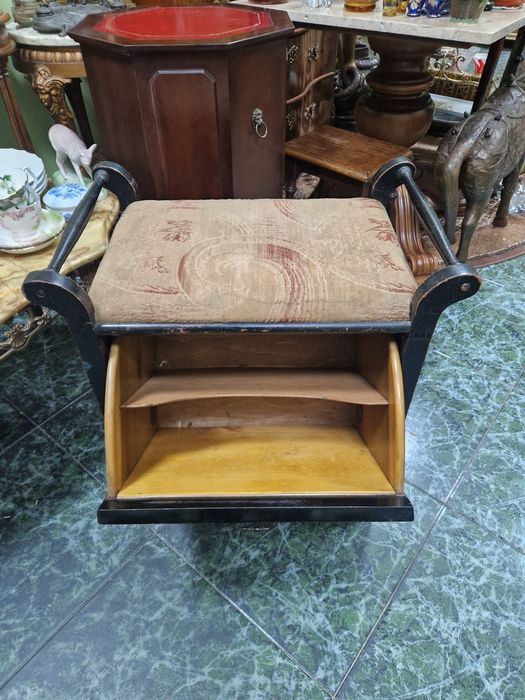 Чудесна антикварна английска дървена табуретка стол за пиано