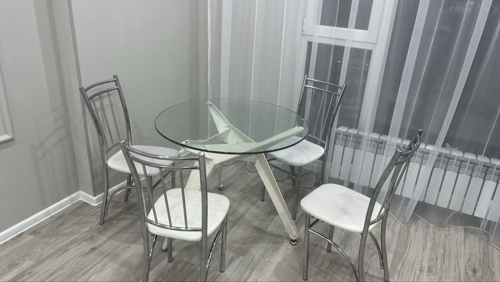 Стол со стульями