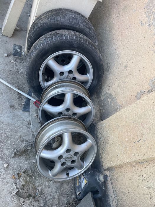 Jenti opel 15 + 2 cauciucuri michelin in stare buna