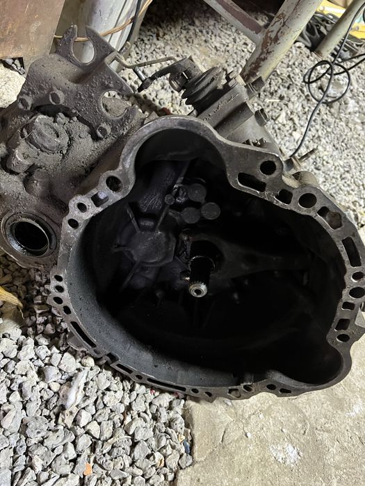 Продам Каробку 1,6 Карина е