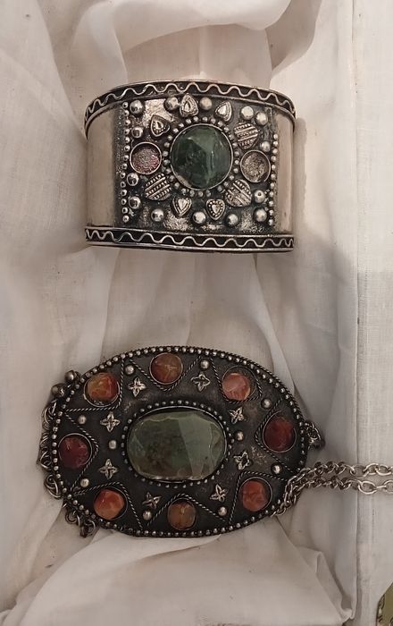 Браслеты и колье