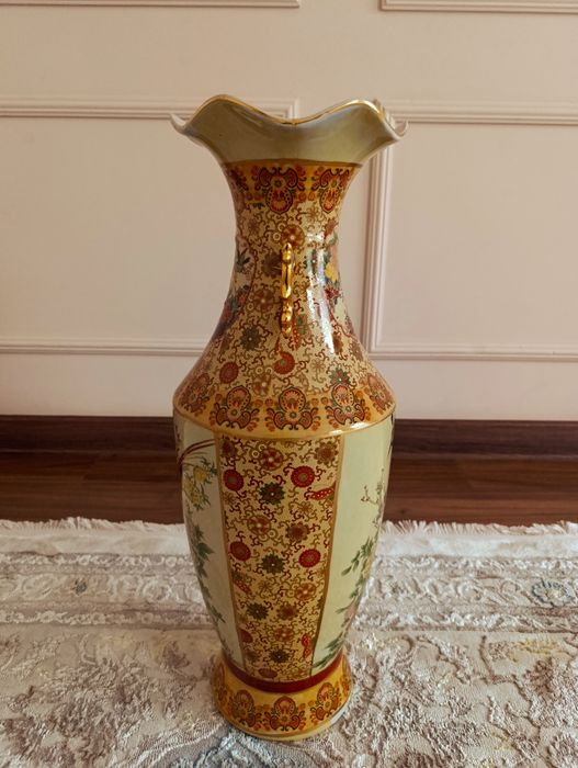 Фарфоровая ваза. Декоратив