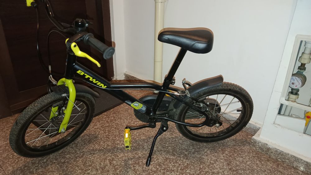 Bicicleta copii,16 ' cu roți ajutătoare in stare buna