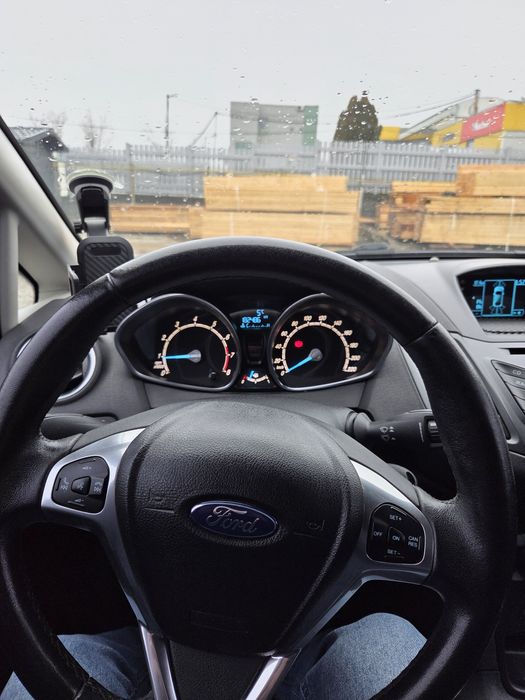 Vând Ford Fiesta