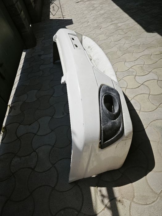 Продам бампер передний Subaru  b4