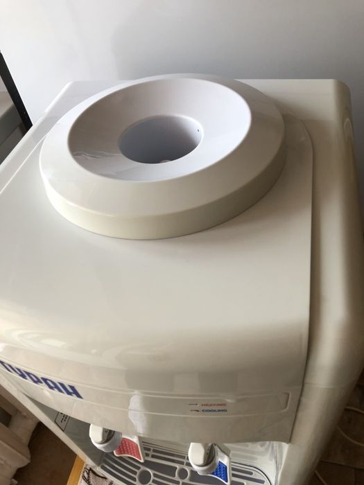 Кулер для воды, диспансер