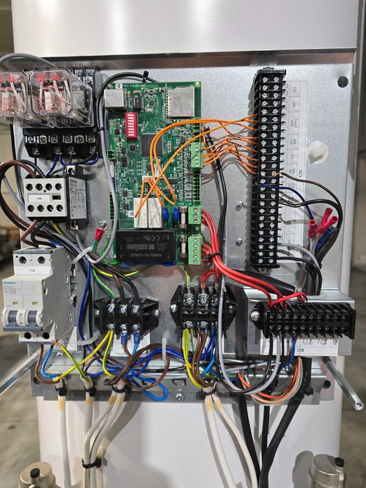 Неръждаем бойлер 250 литра със 3 квадрата серпентина