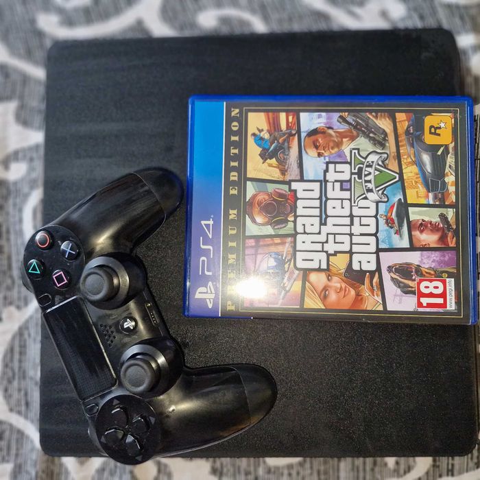 Продавам PLAY STATION  4