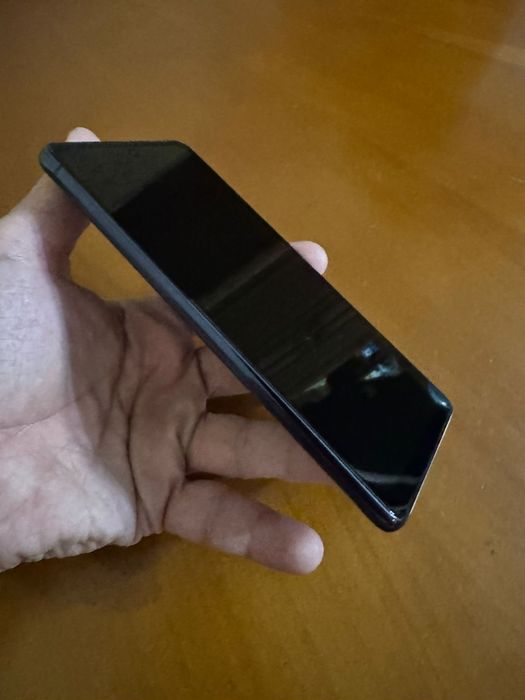 Продам Samsung S20 в идеальном состоянии.