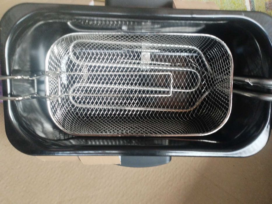 Buna ziua!Vand friteuza noua