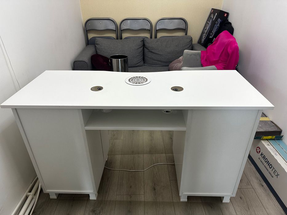 Vand masa manichiura, 5 sertare, aspirator incorporat