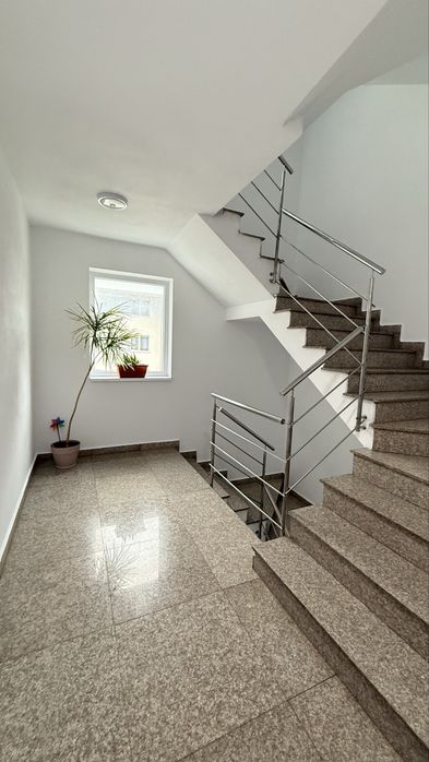 Apartament 2 camere. cu loc de parcare  privat, 3/5, rond Cristalului