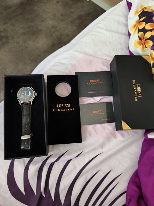 Продавам ръчен часовник