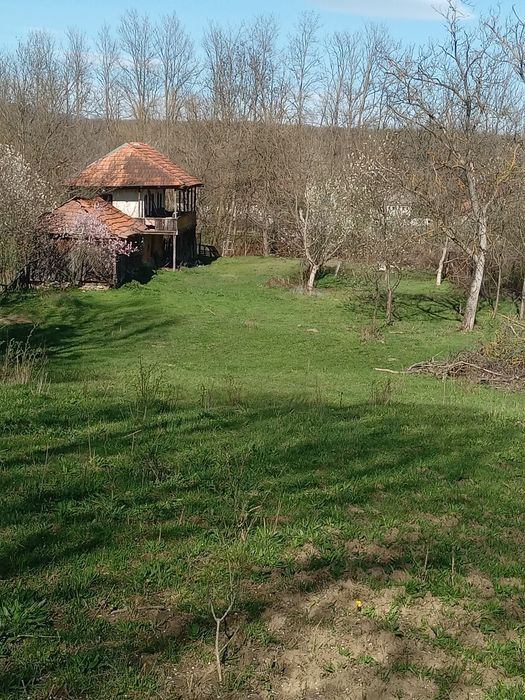 Casă  de vânzare  .