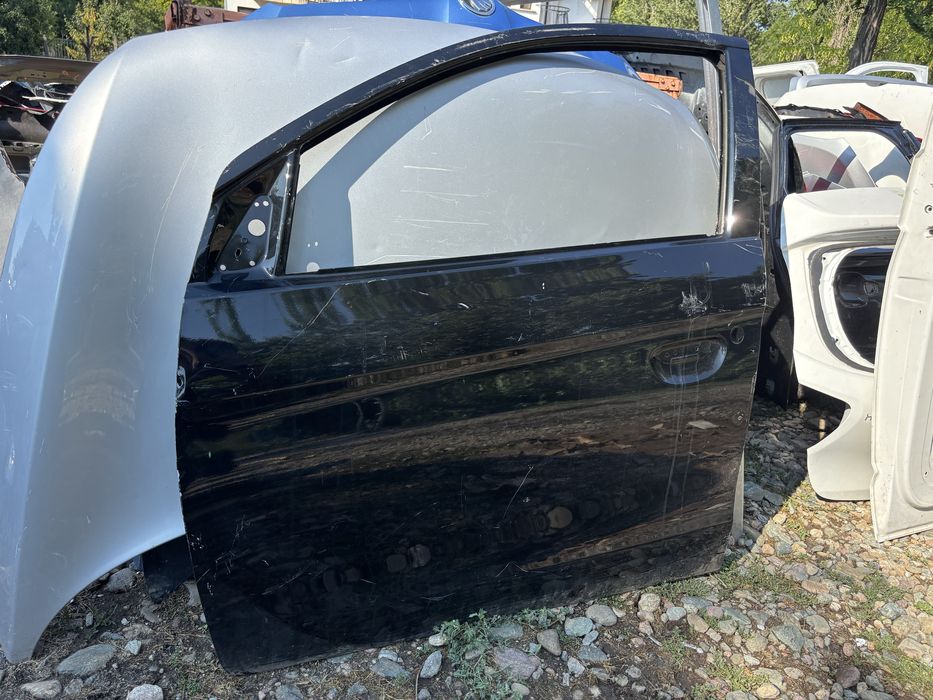 Врата Mitsubishi Mirage