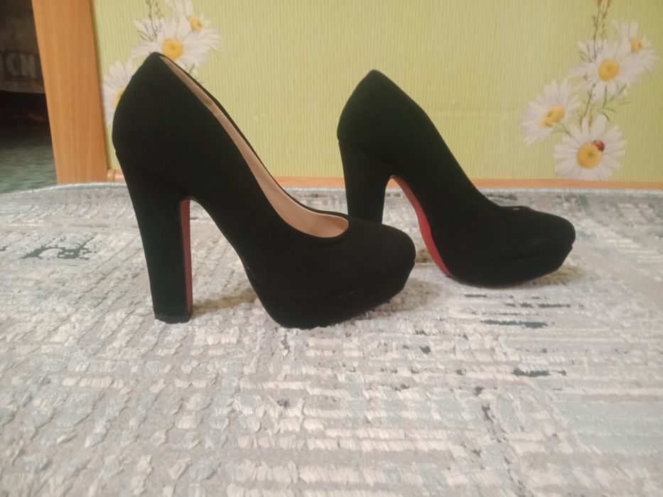 Продам туфли и уги. Есть вацап