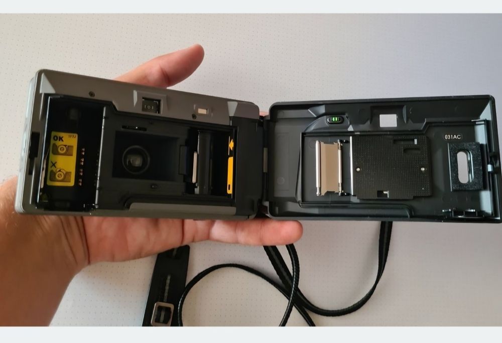 Chinon Auto 3001 Multi Focus Camera Aparat Foto Film Point & Shoot