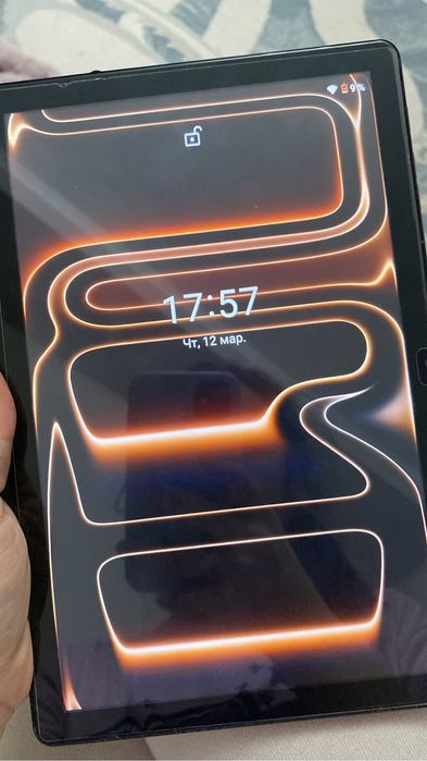 Продаю планшет срочно