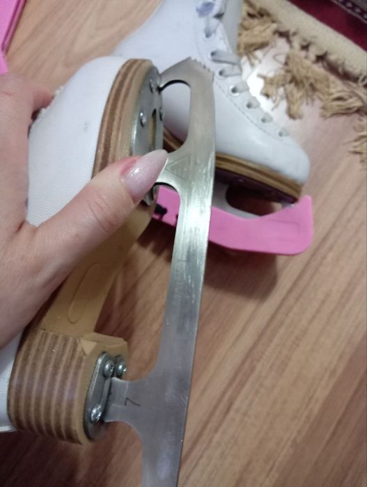 Коньки фигурные на девочку