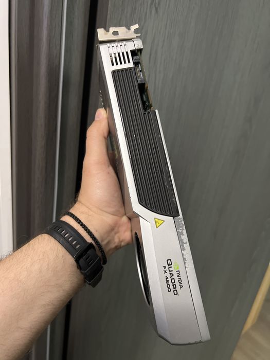 Vând placa Nvidia QUADRO fx4800 defecta!