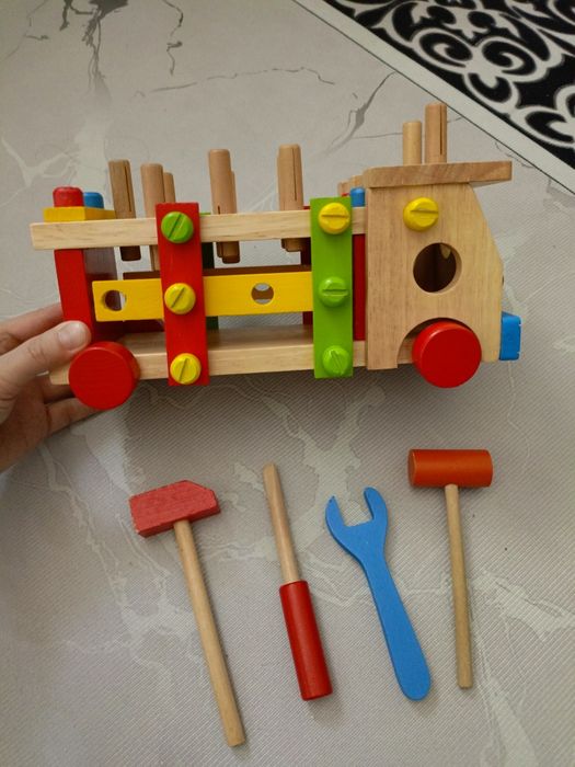 Продам конструктор машинка