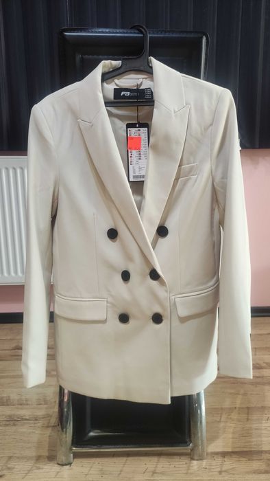 Чисто ново дамско сако