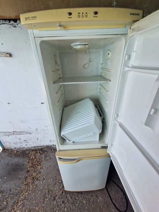 Продам холодильник