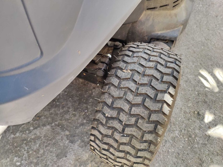 Продава се тракторна косачка