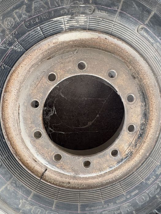 Гуми с джанти за камион