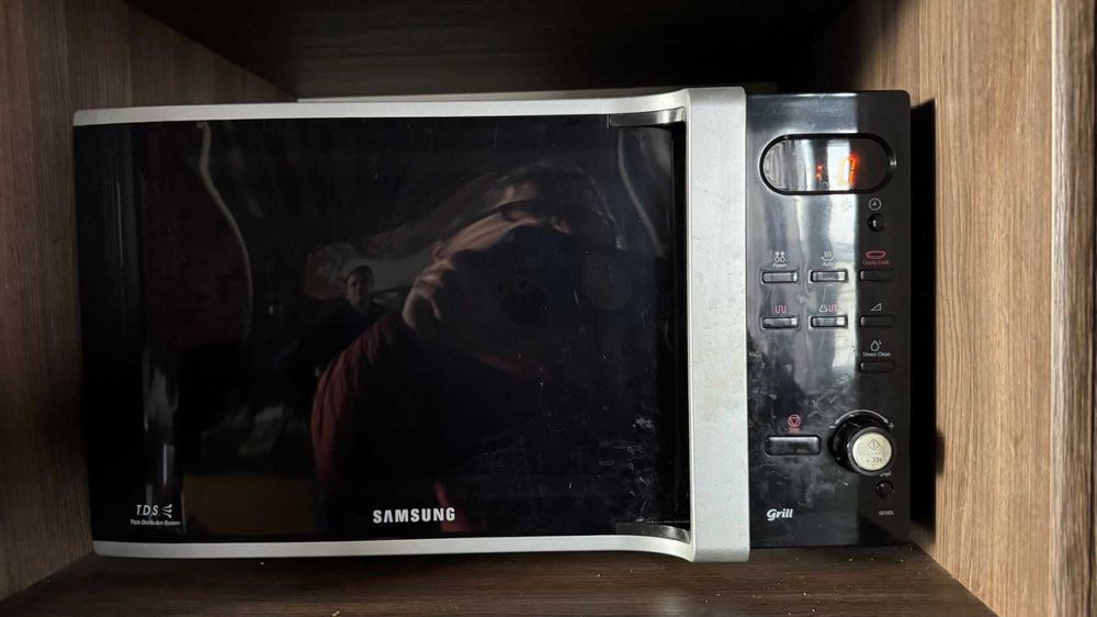 Кухненско обзавеждане с вградени уреди