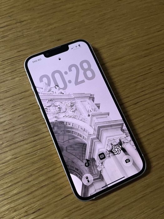 Vand/ schimb iphone 13 pink full box