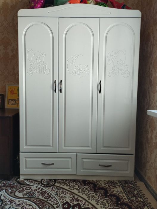 Срочно продается детский кровать шкаф мебель