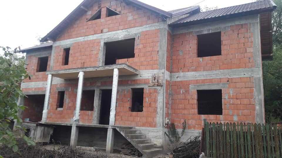 Casa si teren de vanzare