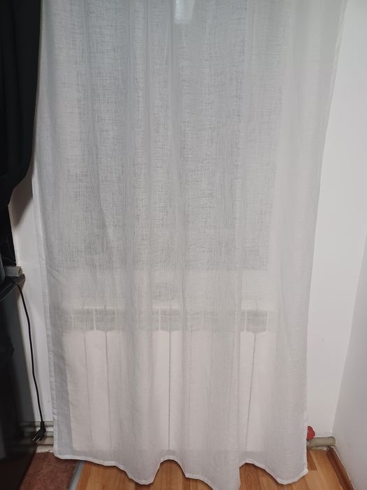 Perdea albă     .