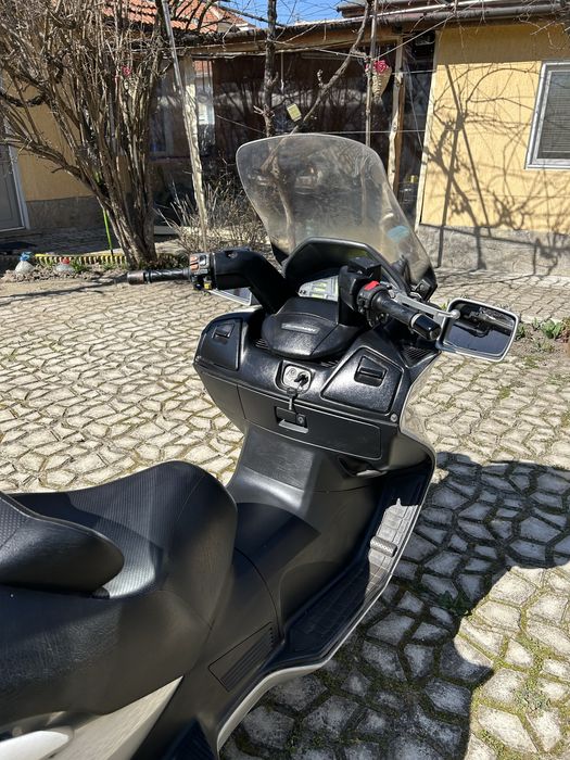 Сузуки Бъргман 650