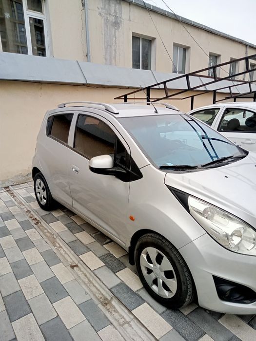 Сотилди Спарк 2011 бинзин факат  оформления