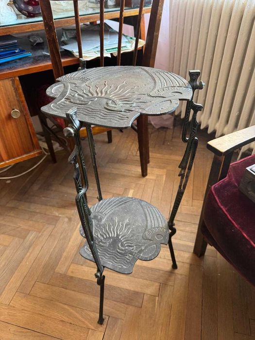 Măsuță decorativă metalică vintage, model ornamental