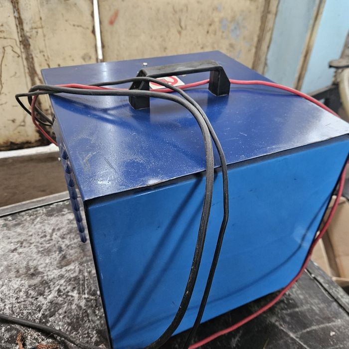 зарядно   24 волта,20 ампера