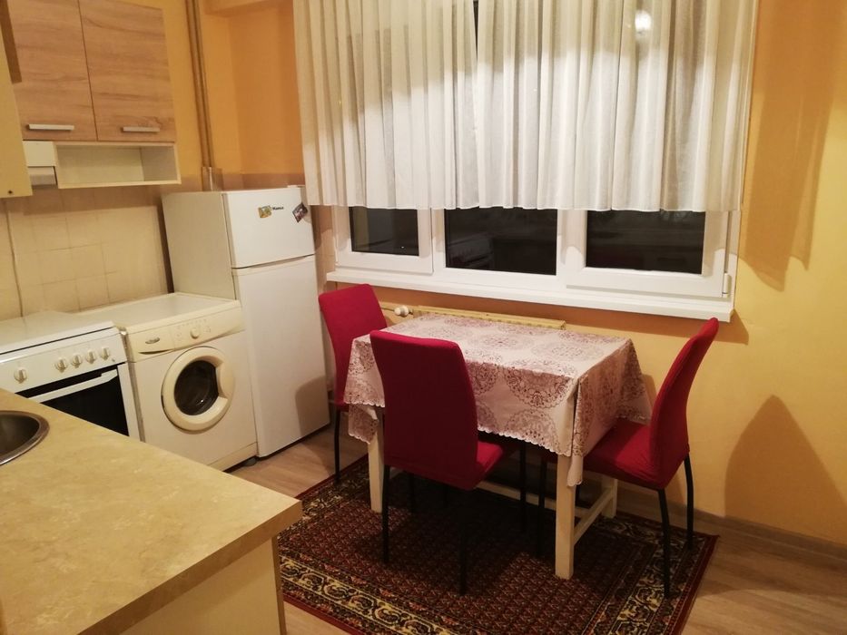 Дава се под наем Двустаен апартамент в Перник, Изток - 65 кв.м за 357 € - Снимка #1