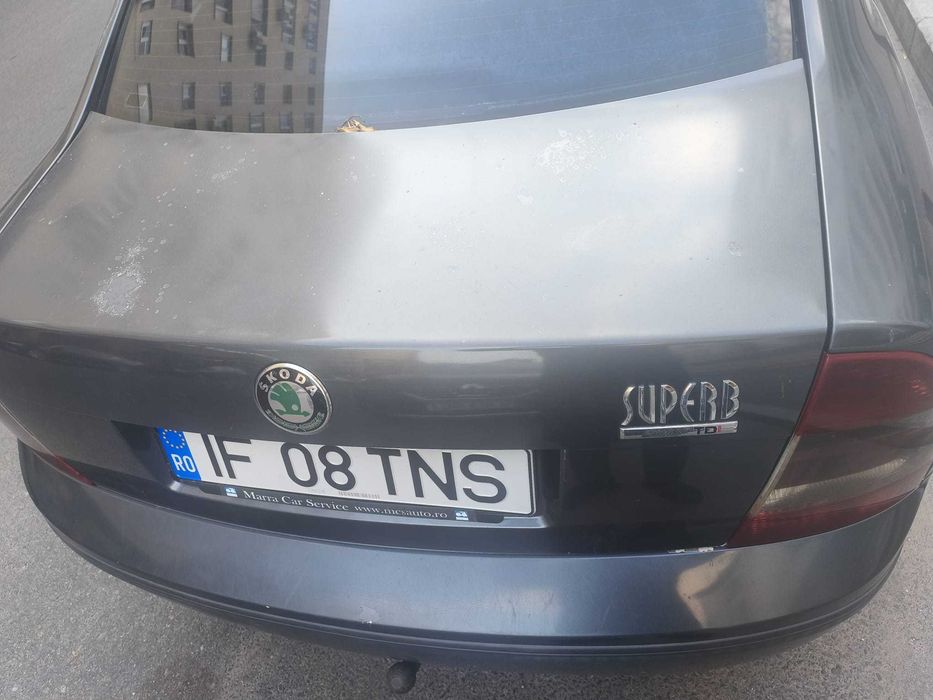 Inchiriez Skoda Superb