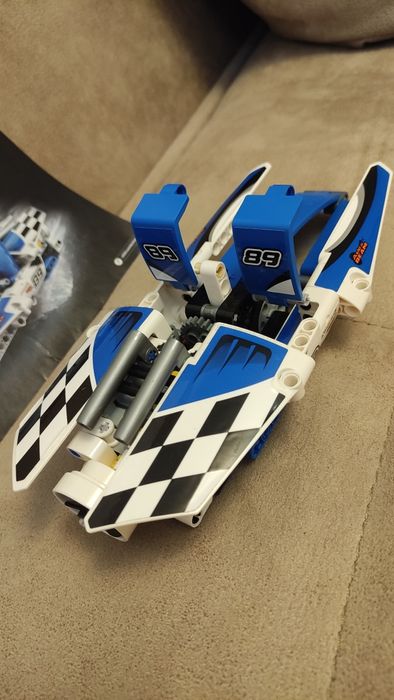 LEGO® Technic 2 в 1 - Хидроплан 42045