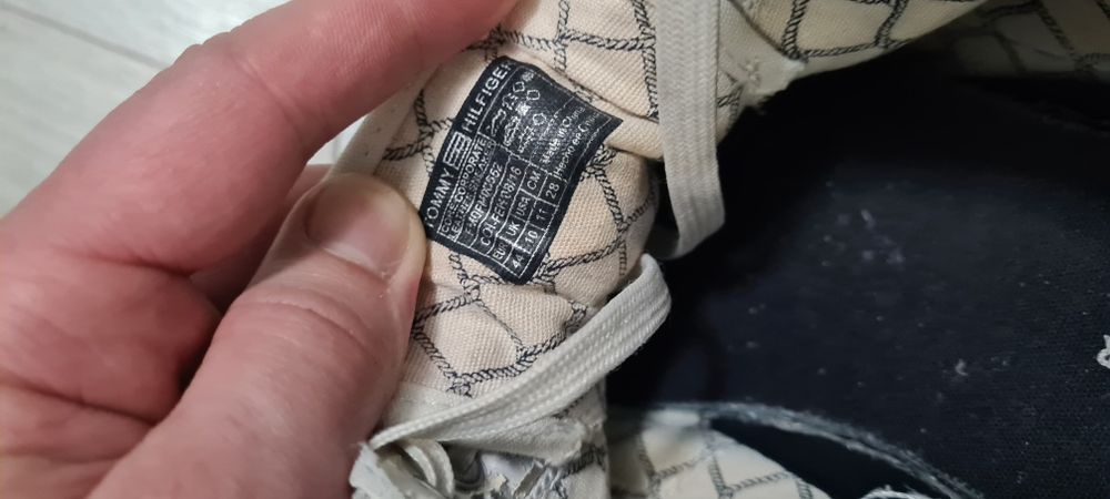 Vând adidași Tommy Halfiger, originali, mărimea 44