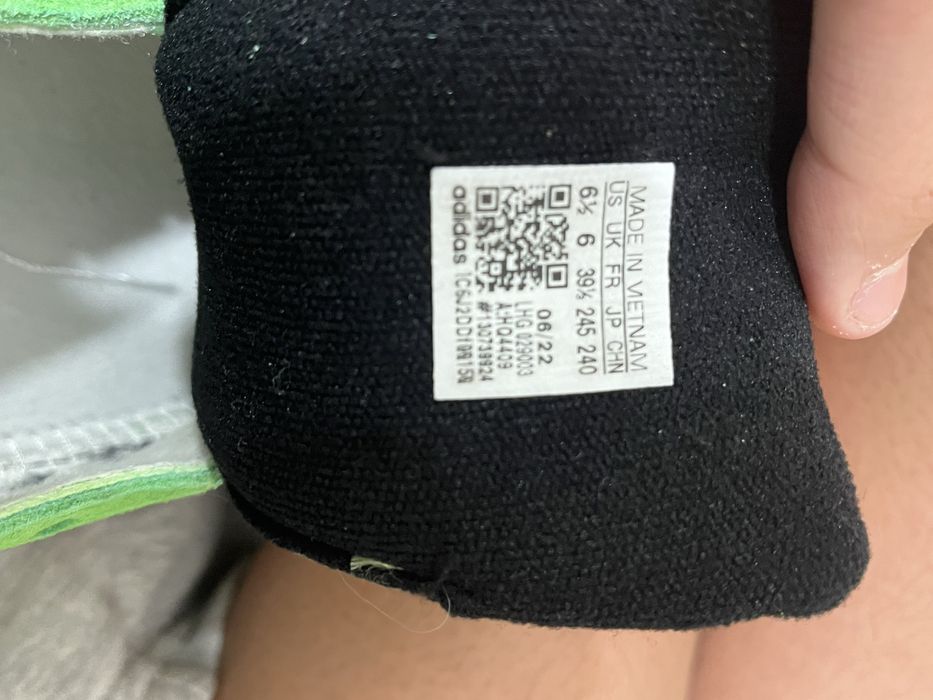 Продам кроссовки подростковые