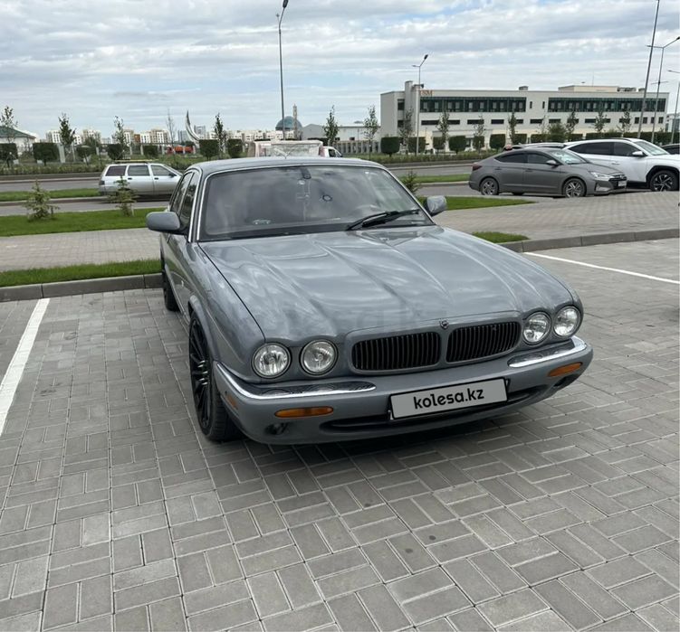 Продам машину Jaguar XJ