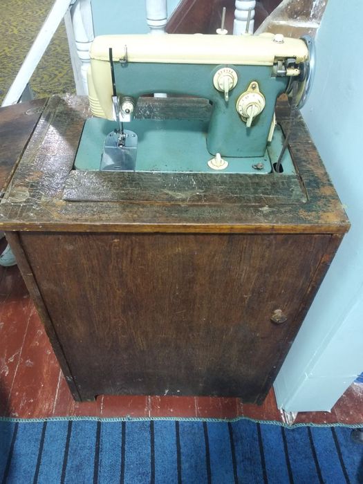 Продаётся швейная машинка советский