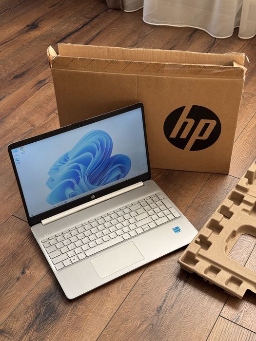 Лаптоп HP 15s-fq3001nu Отличен ! Нов !