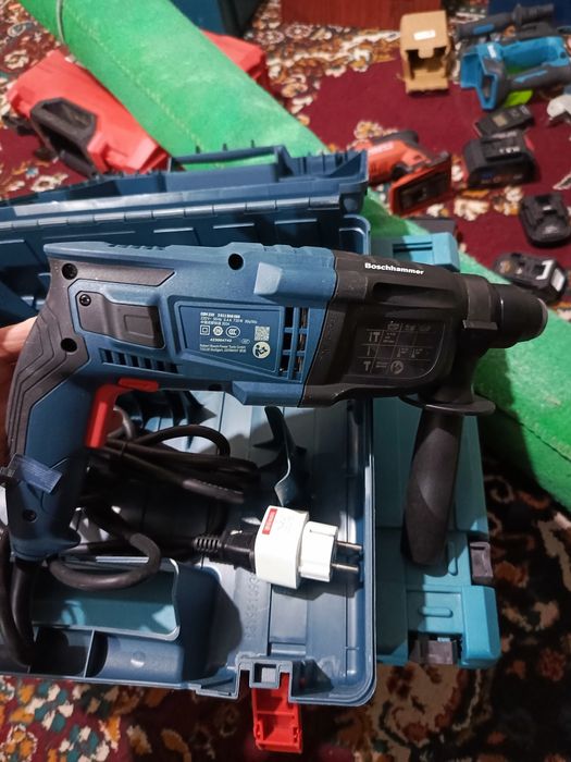 Перфоратор Bosch GBH 220 оригинал.