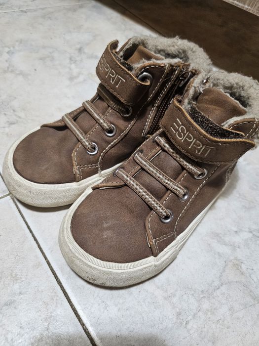 боти маратонки сандали пантофки