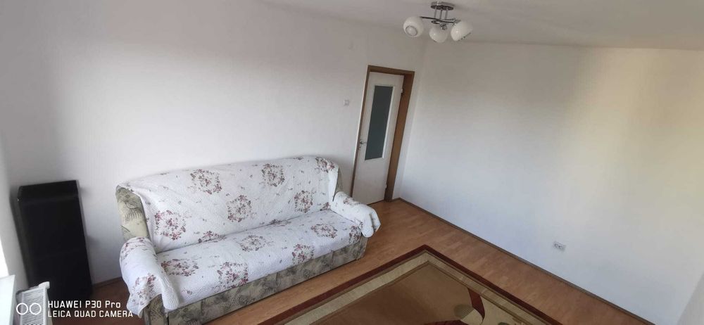 Dau in chirie apartament cu 3 camere, in Tudor, etajul 3 din 4